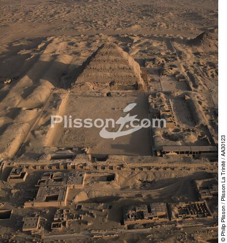 Vue générale de la pyramide de Djéser - © Philip Plisson / Plisson La Trinité / AA30123 - Nos reportages photos - Monument religieux