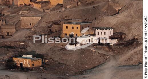 La colline de Gournet MouraÏ, Louxor - © Philip Plisson / Plisson La Trinité / AA30250 - Nos reportages photos - Ville [Egypte]