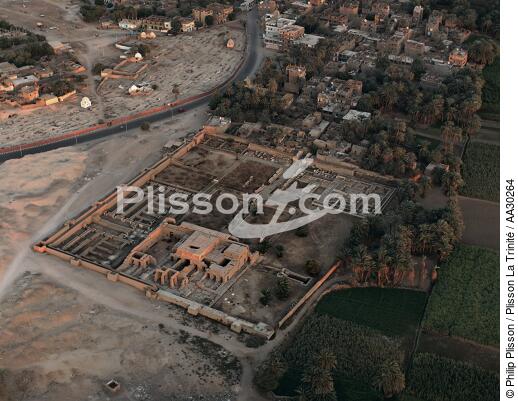 Le "temple des millions d'années" à Gournah - © Philip Plisson / Plisson La Trinité / AA30264 - Nos reportages photos - L'Egypte vue du ciel