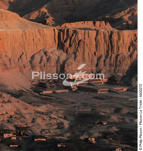 Le cirque de Deir El-Bahari - © Philip Plisson / Plisson La Trinité / AA30272 - Nos reportages photos - Monument religieux