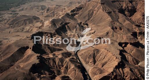 Hidden in the heart of arid hills, Valley of the Kings - © Philip Plisson / Plisson La Trinité / AA30275 - Photo Galleries - Egypt from above
