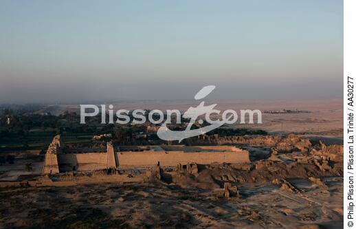 Le temple de Médinet Habou - © Philip Plisson / Plisson La Trinité / AA30277 - Nos reportages photos - L'Egypte vue du ciel