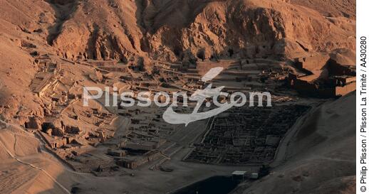 Le village de Deir El-Medineh - © Philip Plisson / Plisson La Trinité / AA30280 - Nos reportages photos - Egypte