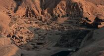 The village of Deir El-Medina © Philip Plisson / Plisson La Trinité / AA30280 - Photo Galleries - Egypt from above