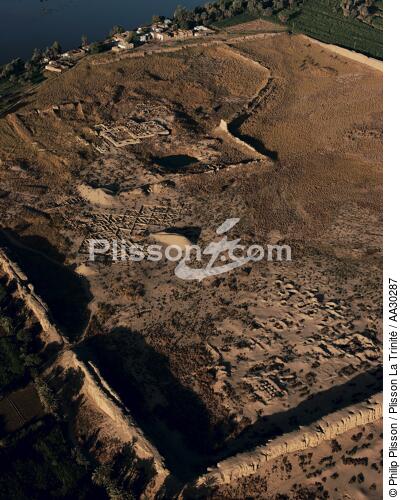 La ville antique d'El-Kag, l'ancienne Nékheb - © Philip Plisson / Plisson La Trinité / AA30287 - Nos reportages photos - Site [Egypte]