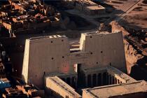 Le temple d'Edfou. © Philip Plisson / Plisson La Trinité / AA30291 - Nos reportages photos - Site [Egypte]