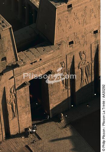 Edfou temple - © Philip Plisson / Plisson La Trinité / AA30292 - Photo Galleries - Egypt