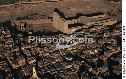 Le temple d'Edfou. - © Philip Plisson / Plisson La Trinité / AA30293 - Nos reportages photos - Site [Egypte]