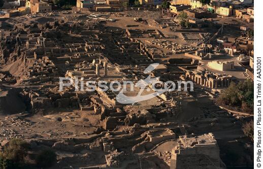 L'emplacement du temple de Khnoum sur l'île d'Eléphantine. - © Philip Plisson / Plisson La Trinité / AA30301 - Nos reportages photos - Assouan