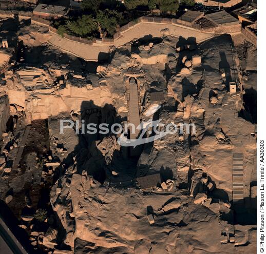 Les carrières de granit d'Assouan. - © Philip Plisson / Plisson La Trinité / AA30303 - Nos reportages photos - Format carré