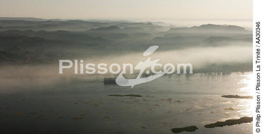 Sur le Nil. - © Philip Plisson / Plisson La Trinité / AA30346 - Nos reportages photos - L'Egypte vue du ciel