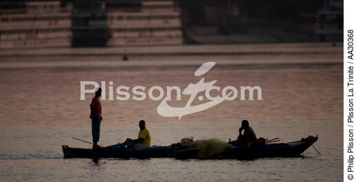 Sur le Nil - © Philip Plisson / Plisson La Trinité / AA30368 - Nos reportages photos - Pêcheur