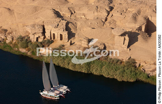 On the banks of the Nile - © Philip Plisson / Plisson La Trinité / AA30382 - Photo Galleries - Egypt from above