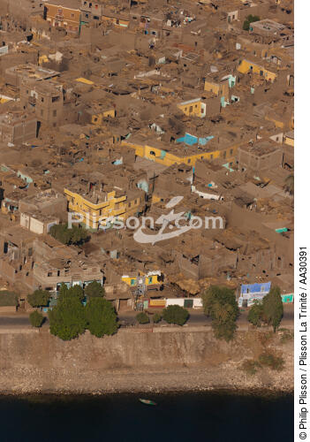 Village on the banks of the Nile - © Philip Plisson / Plisson La Trinité / AA30391 - Photo Galleries - Egypt from above