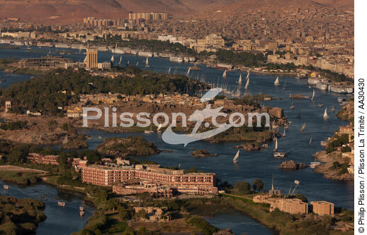Assuan on the Nile. - © Philip Plisson / Plisson La Trinité / AA30430 - Photo Galleries - Egypt from above