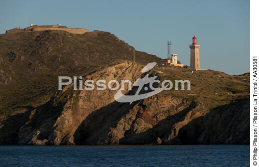 Le phare du Cap Béar à Port-Vendres - © Philip Plisson / Plisson La Trinité / AA30581 - Nos reportages photos - De Cerbère à Adge