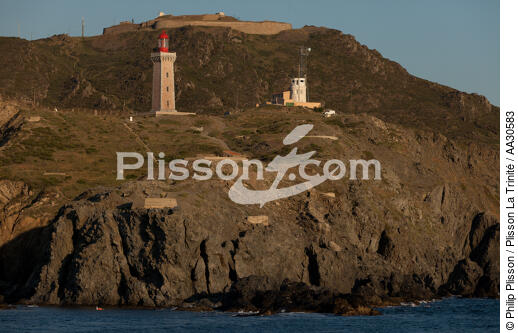 Le phare du Cap Béar à Port-Vendres - © Philip Plisson / Plisson La Trinité / AA30583 - Nos reportages photos - Languedoc-Roussillon