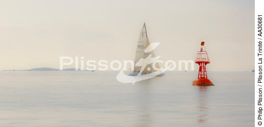 Open de France 6 m JI in Quiberon Bay. [AT] - © Philip Plisson / Plisson La Trinité / AA30681 - Photo Galleries - Calm sea