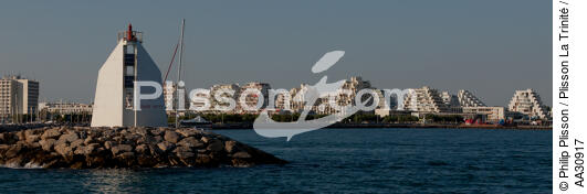 La Grande-Motte - © Philip Plisson / Plisson La Trinité / AA30917 - Nos reportages photos - De Sète à Martigues
