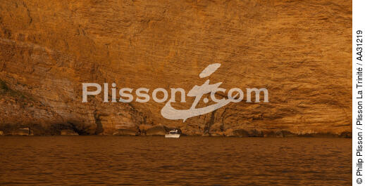 Cap Canaille near Cassis - © Philip Plisson / Plisson La Trinité / AA31219 - Photo Galleries - From Marseille to Hyères