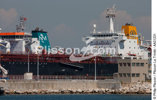 Le port pétrolier de Lavéra à Martigues - © Philip Plisson / Plisson La Trinité / AA31231 - Nos reportages photos - De Sète à Martigues