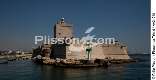 Le Fort de Bouc à Martigues - © Philip Plisson / Plisson La Trinité / AA31240 - Nos reportages photos - Signalisation maritime