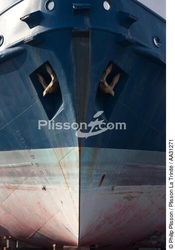 stem in the port of La Ciotat - © Philip Plisson / Plisson La Trinité / AA31271 - Photo Galleries - Elements of boat