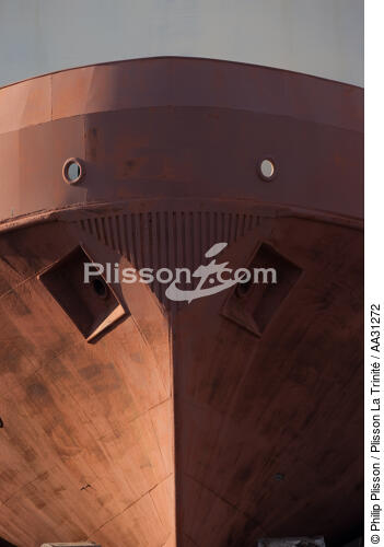 stem in the port of La Ciotat - © Philip Plisson / Plisson La Trinité / AA31272 - Photo Galleries - Elements of boat