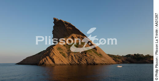 Bec de l'Aigle in La Ciotat - © Philip Plisson / Plisson La Trinité / AA31287 - Photo Galleries - Cliff
