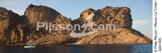 Les falaises du Cap de l'Aigle à La Ciotat - © Philip Plisson / Plisson La Trinité / AA31305 - Nos reportages photos - De Marseille à Hyères