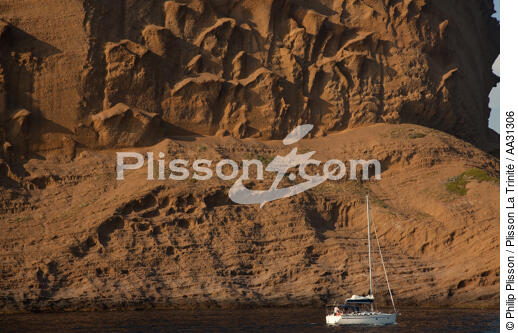 Les falaises du Cap de l'Aigle à La Ciotat - © Philip Plisson / Plisson La Trinité / AA31306 - Nos reportages photos - Ville [13]