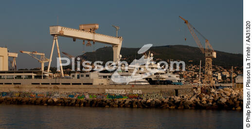 La Ciotat - © Philip Plisson / Plisson La Trinité / AA31320 - Nos reportages photos - Chantier naval