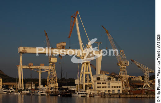 La Ciotat - © Philip Plisson / Plisson La Trinité / AA31326 - Photo Galleries - Shipyards