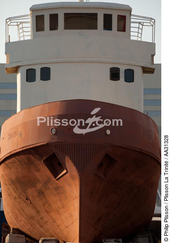 Etrave dans le port de La Ciotat - © Philip Plisson / Plisson La Trinité / AA31328 - Nos reportages photos - Elément d'un bateau
