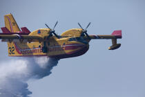 Canadair at La Ciotat [AT] © Philip Plisson / Plisson La Trinité / AA31472 - Photo Galleries - Ciotat [La]