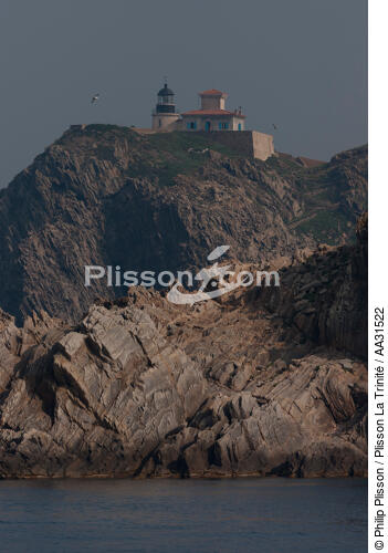 Levant island - © Philip Plisson / Plisson La Trinité / AA31522 - Photo Galleries - Titan lighthouse