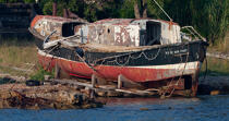 La Seyne sur mer © Philip Plisson / Plisson La Trinité / AA31572 - Photo Galleries - Boat graveyard