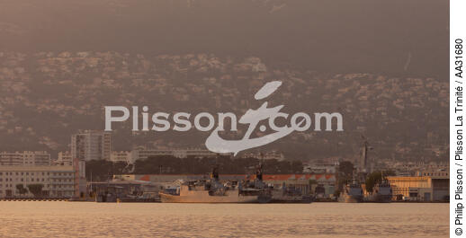 Toulon - © Philip Plisson / Plisson La Trinité / AA31680 - Photo Galleries - Var