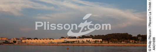 Toulon - © Philip Plisson / Plisson La Trinité / AA31698 - Nos reportages photos - Var