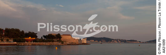 Toulon - © Philip Plisson / Plisson La Trinité / AA31699 - Nos reportages photos - Toulon