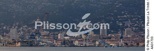 Toulon - © Philip Plisson / Plisson La Trinité / AA31703 - Nos reportages photos - De Marseille à Hyères