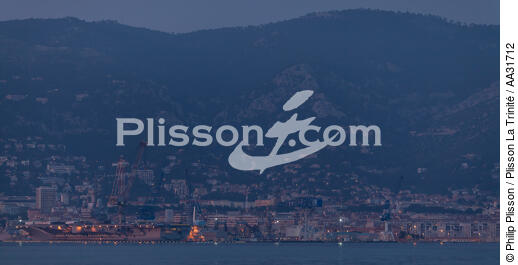 Toulon - © Philip Plisson / Plisson La Trinité / AA31712 - Photo Galleries - Var