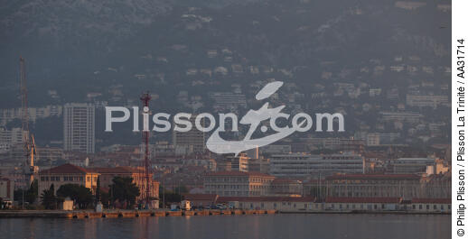 Toulon - © Philip Plisson / Plisson La Trinité / AA31714 - Nos reportages photos - Var
