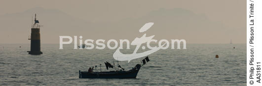 Petite pêche devant Sainte Maxime - © Philip Plisson / Plisson La Trinité / AA31811 - Nos reportages photos - Sainte-Maxime