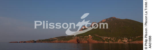 Le Cap du Dramont à Saint-Raphaël - © Philip Plisson / Plisson La Trinité / AA31888 - Nos reportages photos - De Porquerolles à Théoule-sur-mer