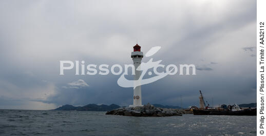 Cannes - © Philip Plisson / Plisson La Trinité / AA32112 - Photo Galleries - Maritime Signals