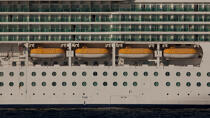 Passenger liner anchored off Cannes © Philip Plisson / Plisson La Trinité / AA32113 - Photo Galleries - Passenger Liner