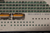 Passenger liner anchored off Cannes © Philip Plisson / Plisson La Trinité / AA32115 - Photo Galleries - Passenger Liner