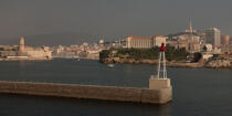 The entrance to the old port of Marseille [AT] © Philip Plisson / Plisson La Trinité / AA32537 - Photo Galleries - Town [13]