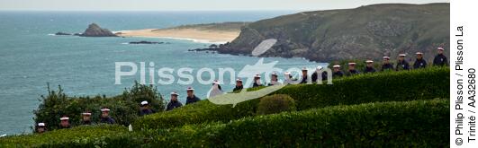 Landing School of mousses on the island of Houat. [AT] - © Philip Plisson / Plisson La Trinité / AA32680 - Photo Galleries - Tall ship / Sailing ship